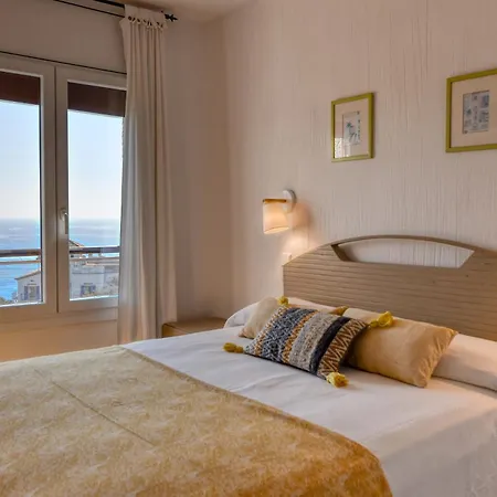 Panoramic Sea Views *