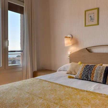 Panoramic Sea Views *