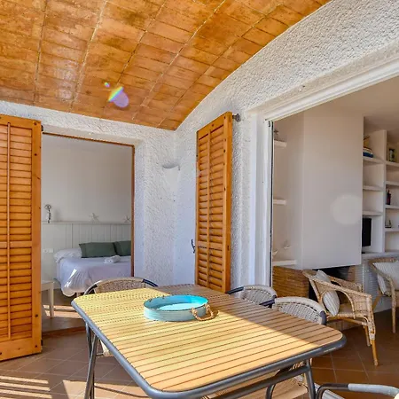 Panoramic Sea Views *