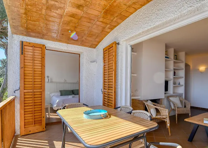 Panoramic Sea Views *
