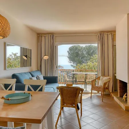 Panoramic Sea Views *