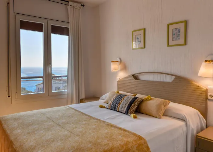 Panoramic Sea Views *