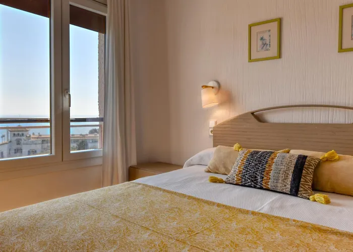 Panoramic Sea Views *