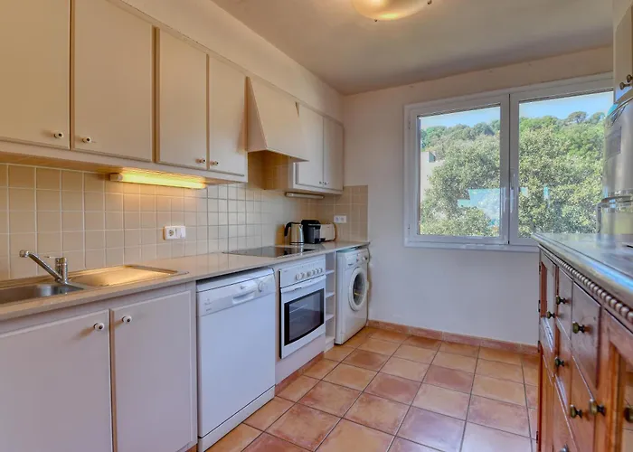 Panoramic Sea Views *